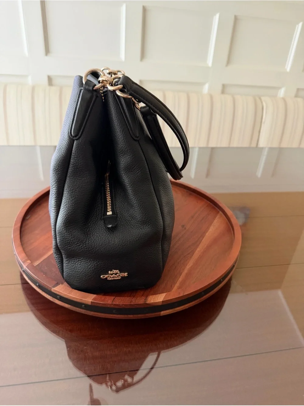 Coach - Black Leather Shoulder Bag - Classic Women's Tote